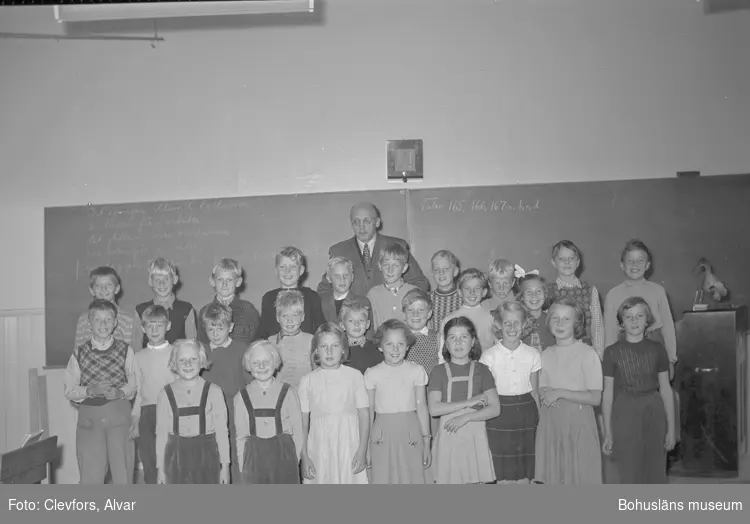 Text till bilden: "Magister Nilssons kurs. Färgareskolan. 1952.09.30"










i