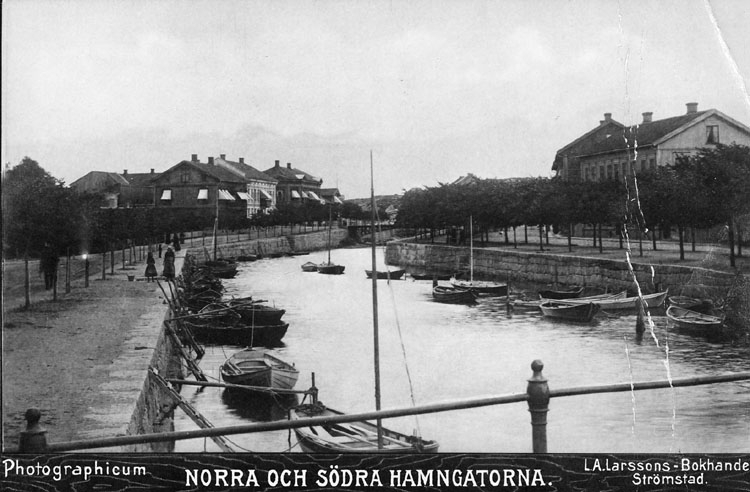 Handskriven text p&aring; bildens baksida: 