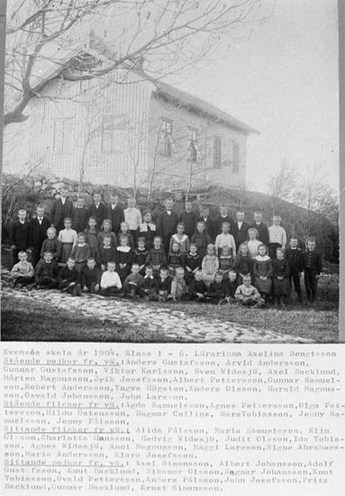 Evensås skola år 1904.