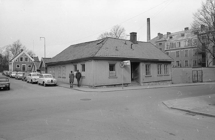 Text till bilden"Så här såg det ut i hörnet Östergatan-Agnebergsgatan på mitten av 60-talet. Västsvenska Rör var beläget i huset närmast i bild§".
Finns i bok om U-a del 3 sid 24.