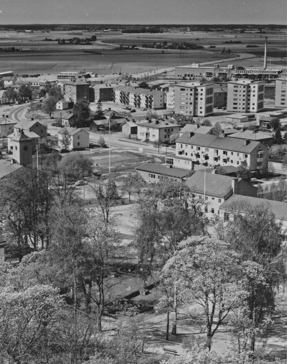 Enköping, panorama från kyrktornet, mot väster (Tillinge kyrka), maj 1957