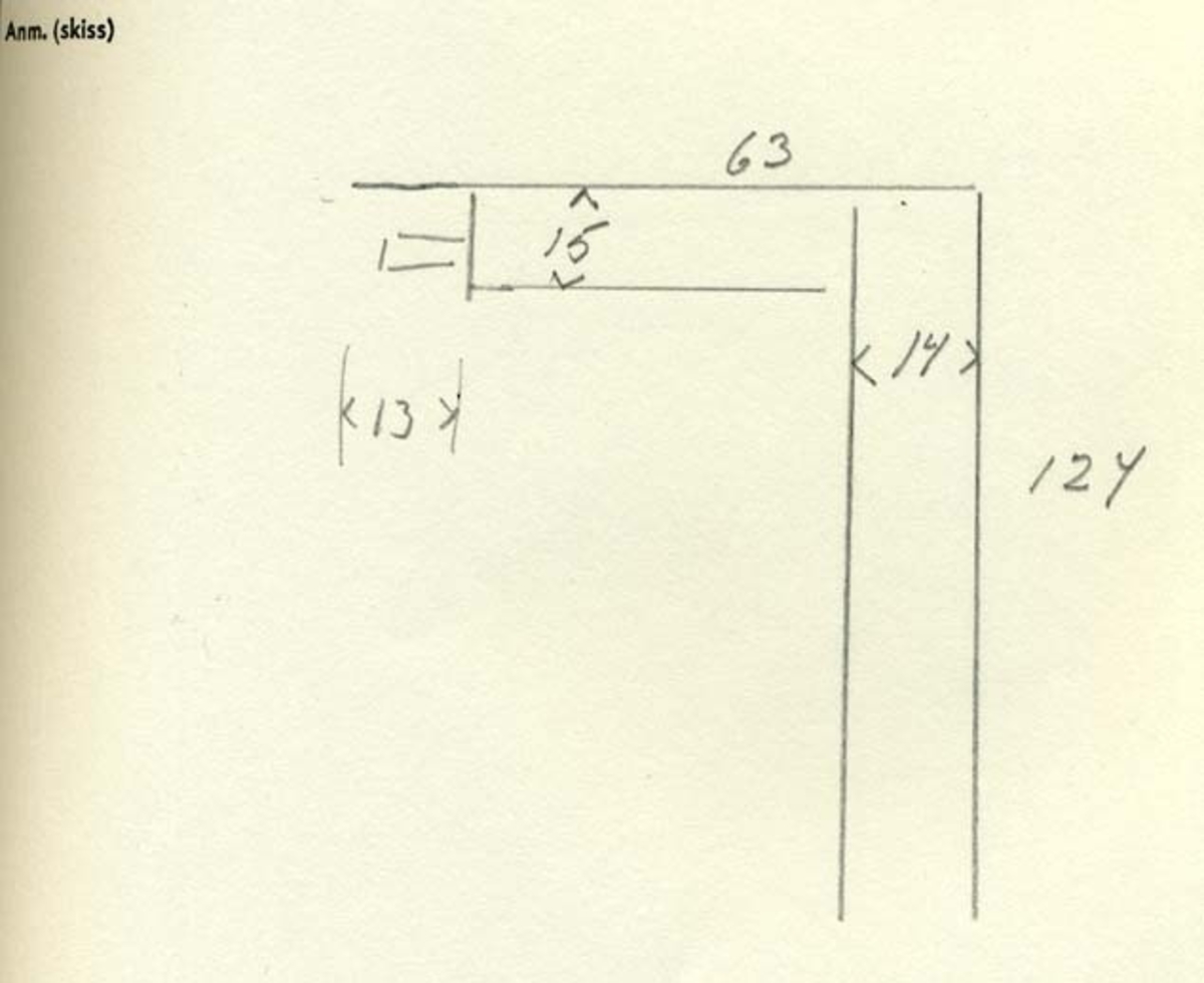 Ram till panel.
Urtag mitt på. Två genomgående spikhål på ytterkanten. Ena änden sitter ihop med fyndnummer 19612 med två kvarsittande träbultar.