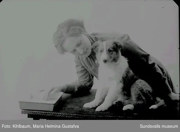 Fotografen Maria Kihlbaum med en av sina älskade colliehundar.
