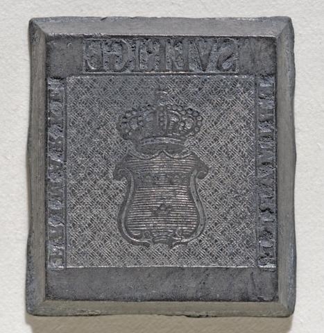Kliché i stilmetall av skilling banco frimärken utan valör. Denna kliché tillhör den upplaga av eftertryck som gjordes 1868 och 1885. Den ordinarie kurseringstiden för dessa frimärken var 1855-1858. 