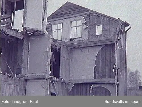 Bergsgatan 35. Rivningsbilder från bostadshus uppfört på 1900-talets början av A. F. Widerström, tillskärare och konfektionär hos Frans Pettersson AB.
