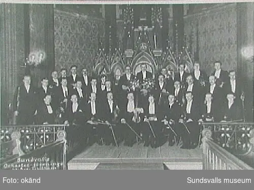 Repro ur fotosamling tillhörande Sundsvalls Orkesterförening."Sundsvalls Orkester-förenings 10-års-jubileum 11/3 1923"I främsta raden nr 6 fr h Birger Nordgren