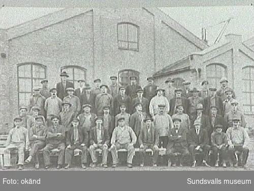 Arbetare vid Svartviks sulfitfabrik.