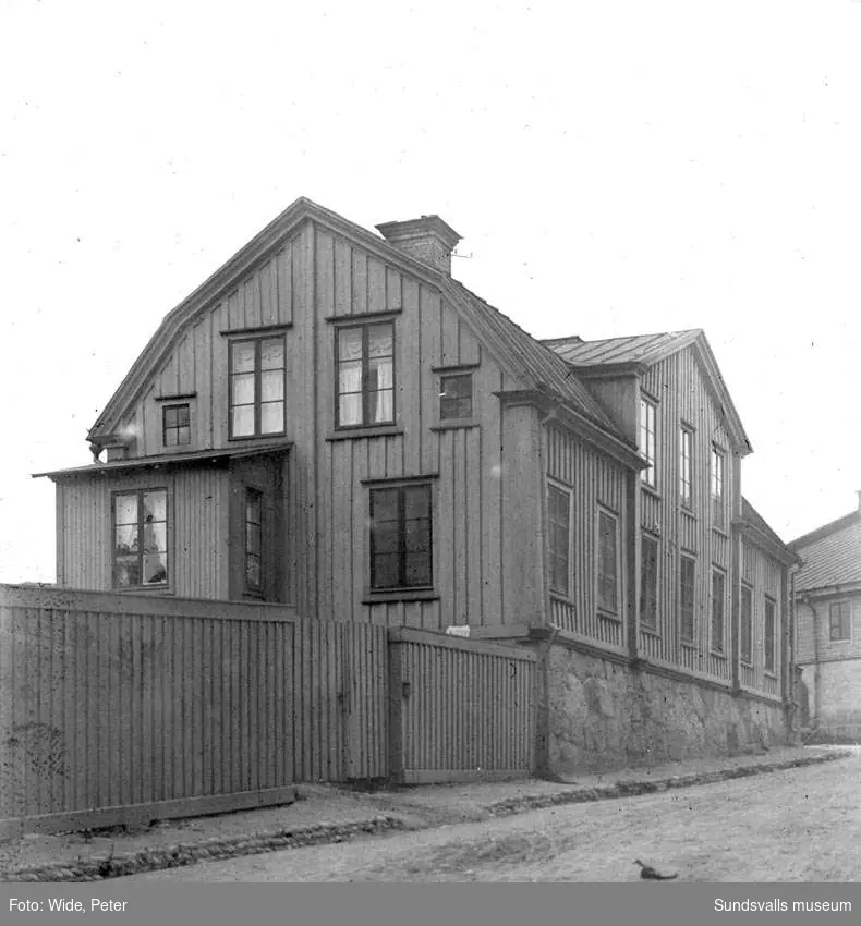 "Kopphuset" i hörnet av Holmgatan och Tjärngatan, väst på stan. Rivet 1941-1942.