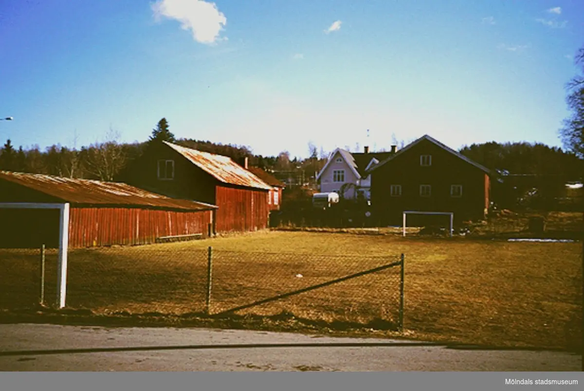 En bondgård, mars 1994.