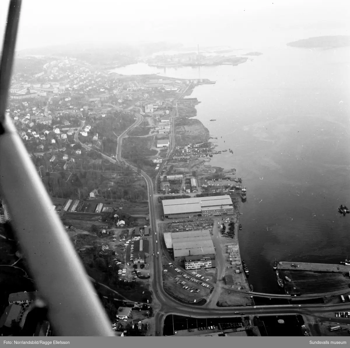 Flygfoto över Norra kajen österut mot Heffners.