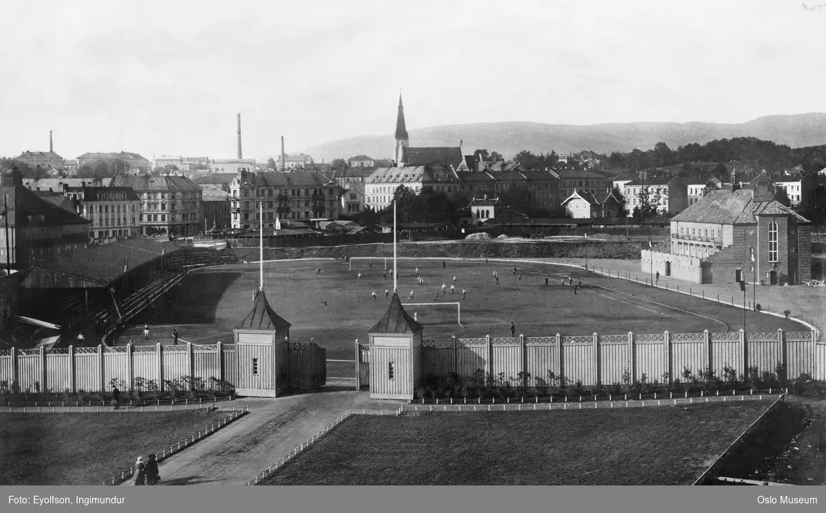 utsikt, Bislett stadion, søndre inngang, bygårder, Fagerborg kirke
