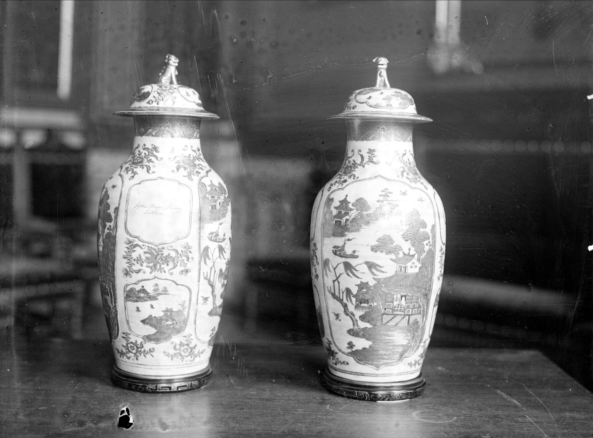 Två vaser, Uppsala 1928