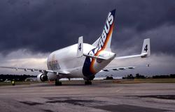 Ett fly på bakken. Airbus A300-600ST Super Transporte " Belu