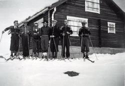 På Beihovd i Ål i 1939.
Frå venstre: Ola Fauske, Trond Tuv, 