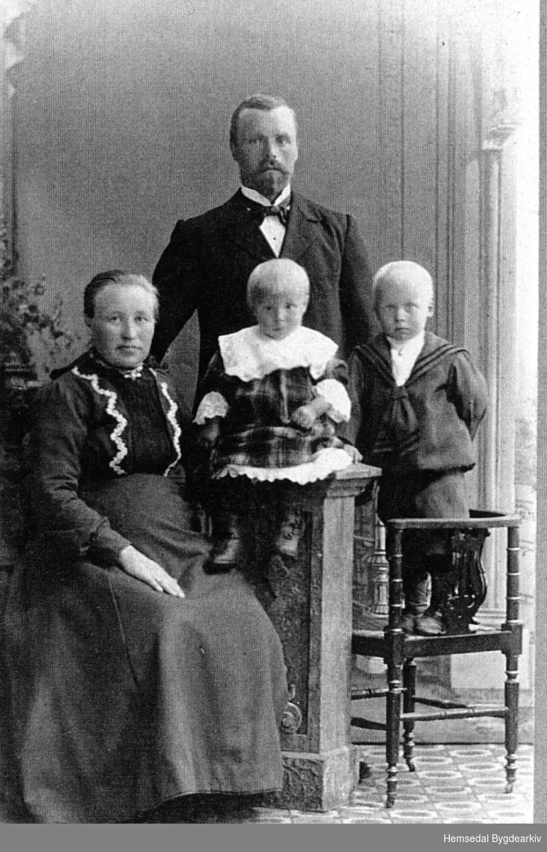Per O. Løvehaug (1872-1908) og kona Birgit Hovde (1873-1950)