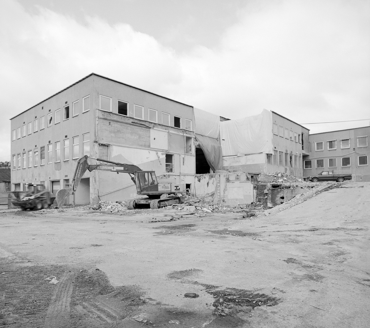 NNS' bygning på Hamnneset, fotografert i forbindelse med riving.