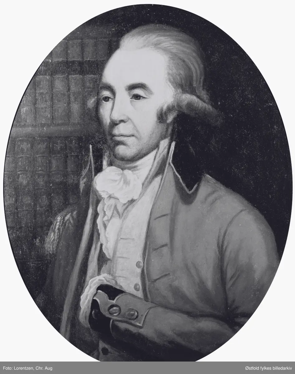 Portrett av generalauditør (generaladvokat, dvs. den øverste militære påtalemyndighet) Ole Christopher Wessel, Hafslund, Skjeberg. Reprodusert fra et maleri.
Wessel født 1742 død 1794, gift med Maren Juel. Han var bror til dikteren Johan Herman Wessel.
Portrettet er malt av C.A. Lorentzen i 1792 og eies av Oslo Museum, avd. Oslo Bymuseum.