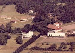 Flyfoto fra Rosnes på Jeløy ved Moss. Peterson Gamlehjem.