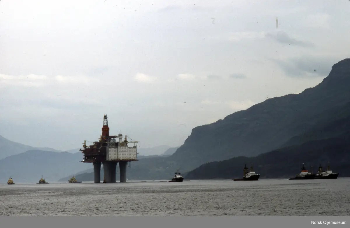Statfjord C ble koblet sammen i Vats, og installert på feltet i juni, 1984.