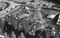 Momarkedet på Mysen i Eidsberg flyfoto 24. august 1952. Også
