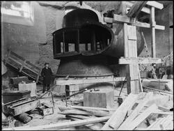 Ukjent fabrikkinteriør- mann med hatt,  2. april 1936.