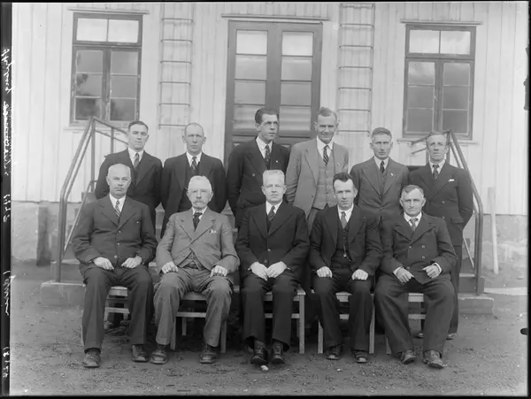 Skjeberg barnehjemsstyre, 1945. Ukjent bygning og ukjente pe