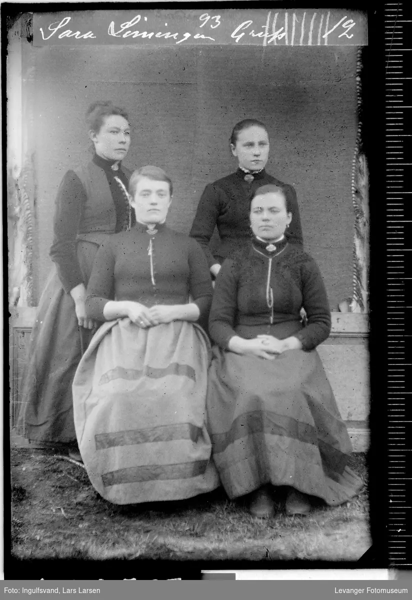 Gruppebilde av fire kvinner.