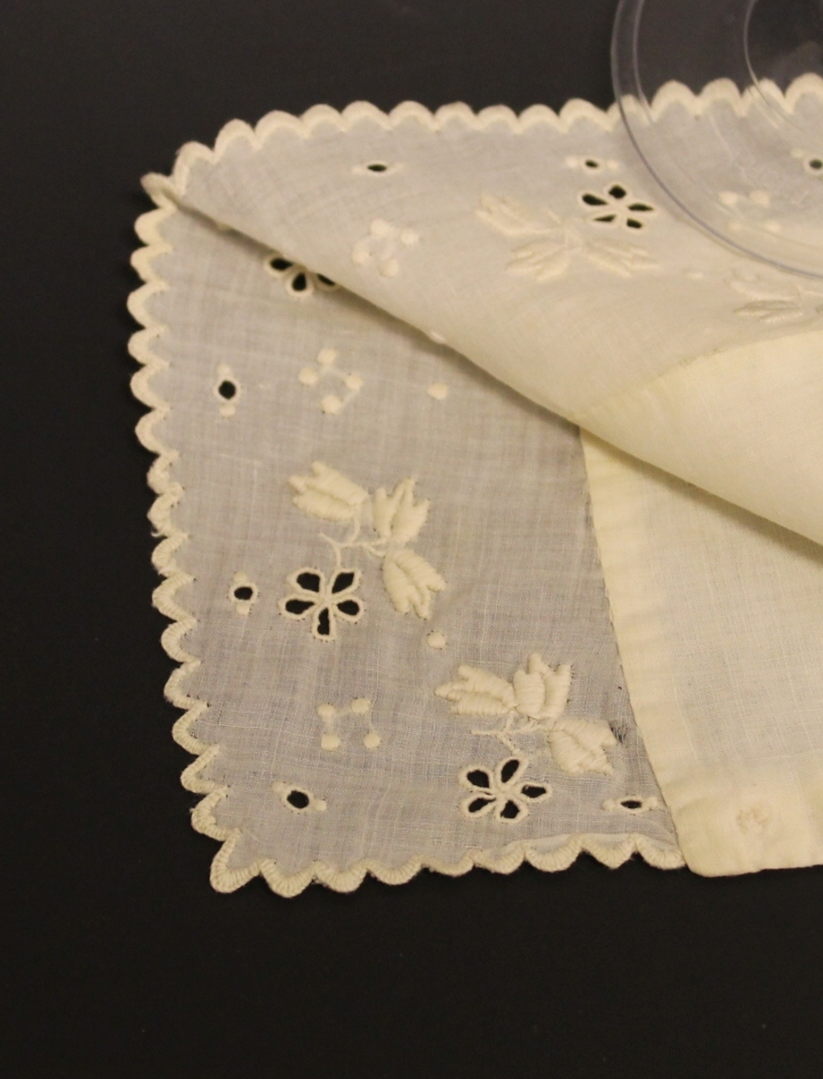 Store ovaler i hullsøm.