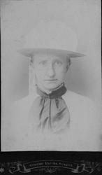 Henriette Marie Homann, Jeia  med hatt, 2 stk