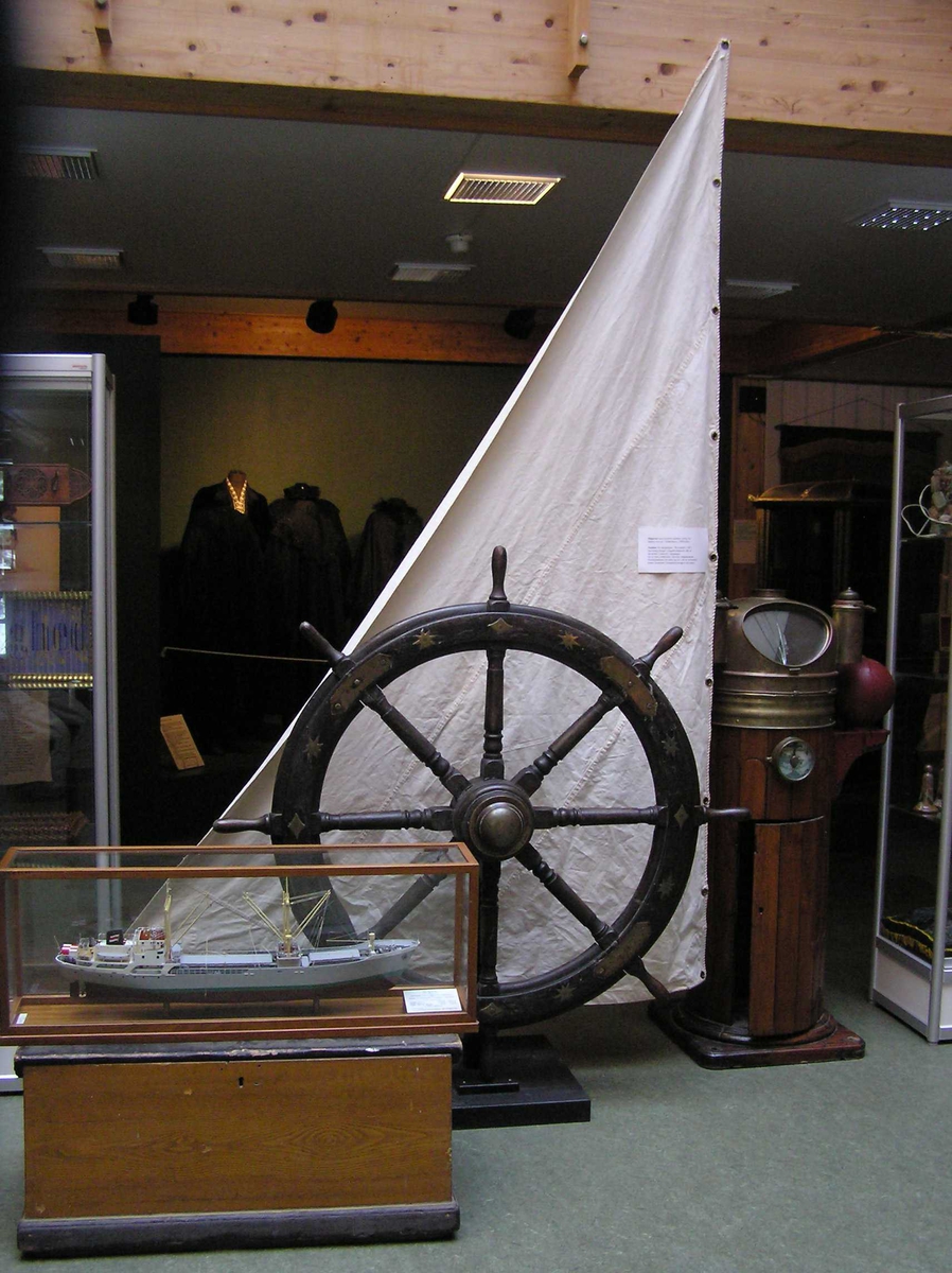 Bilder fra sjøfartsutstillingen, Berg-Kragerø Museum, 2009.
