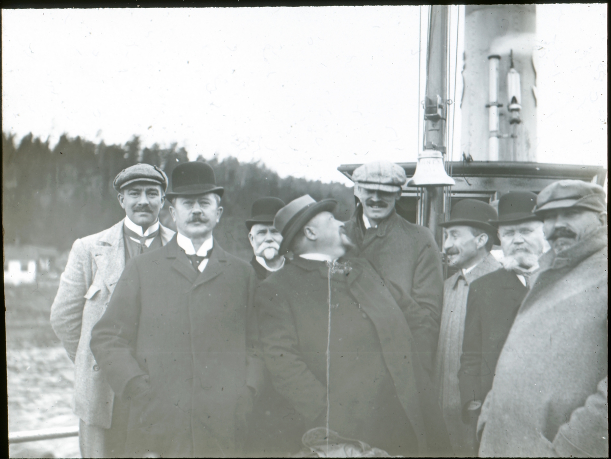 Klassifikasjonskomiteen 1910. Med båten "ørnen"