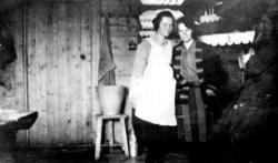 Johanna Kvalø og Lisbet Våg, kokker på "Nordøyan"