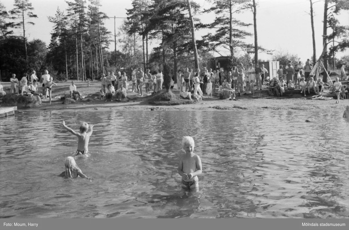 Simpromotion vid Barnsjön i Lindome, år 1984.

För mer information om bilden se under tilläggsinformation.