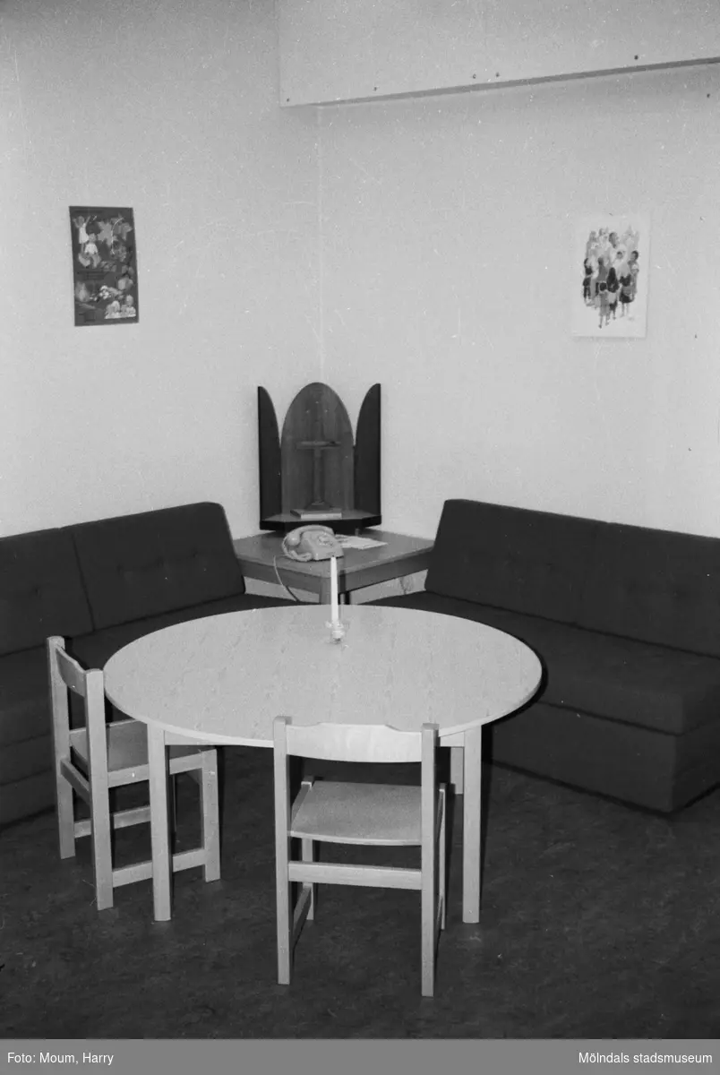 Apelgårdens kyrka i Kållered, år 1983. Interiör.

För mer information om bilden se under tilläggsinformation.