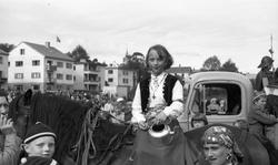 Barnas dag, Levanger, jente på en hest utkledd som rom, reis