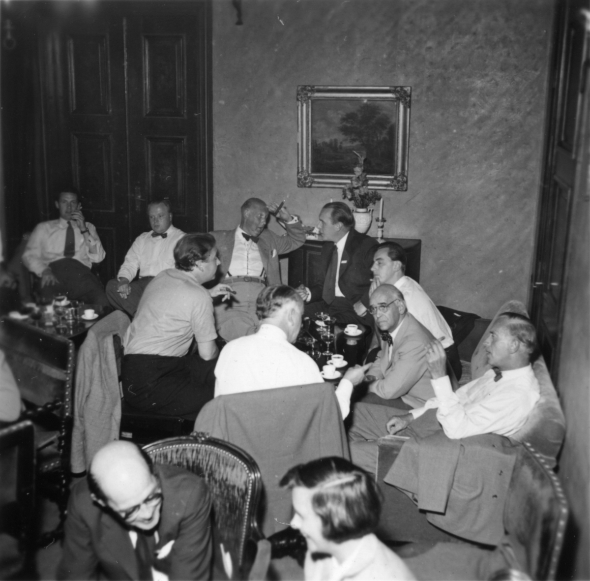 Reportage från pressvisningen den 29/8 1955.
Presschef Håkan Törnqvist, försäljningschef Torsten Henriksson, Sven Olsson.
