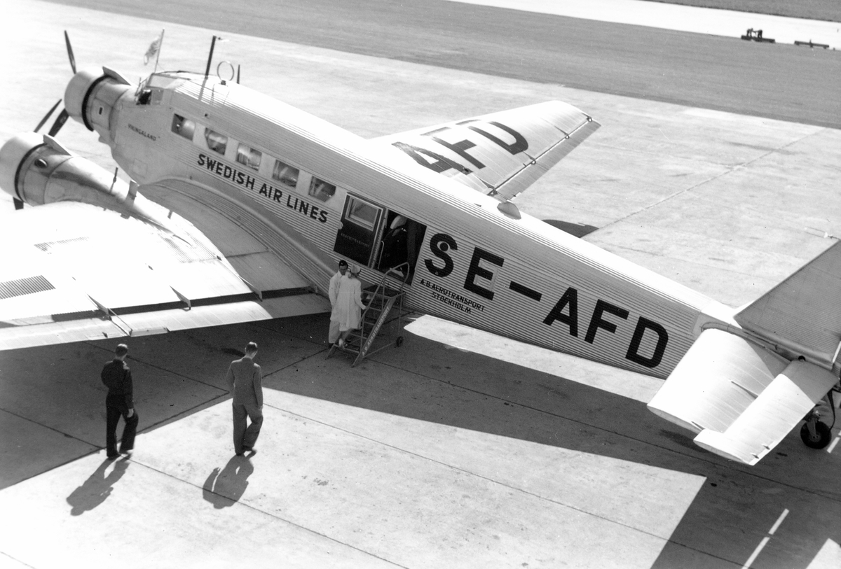 Civilt passagerarflygplan Junkers Ju 52 nummer SE-AFD tillhörande AB Aerotransport på Bromma flygplats.