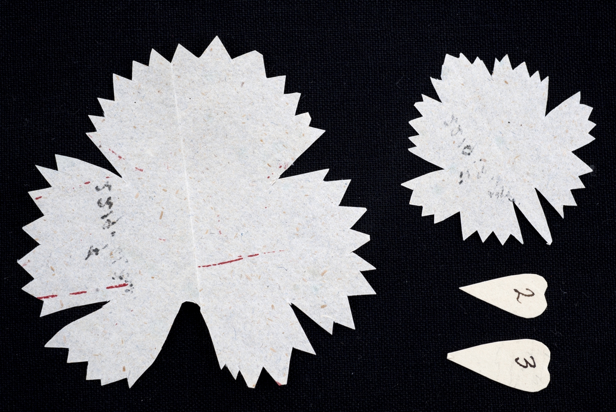 Brettet papir som inneholder mønster til geranium, 4 deler