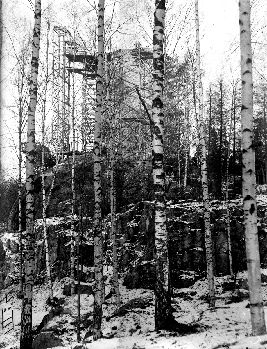 Vattentornet under byggnad, 1921 (2). Fotograf: KJ Österberg eller E Sörman.