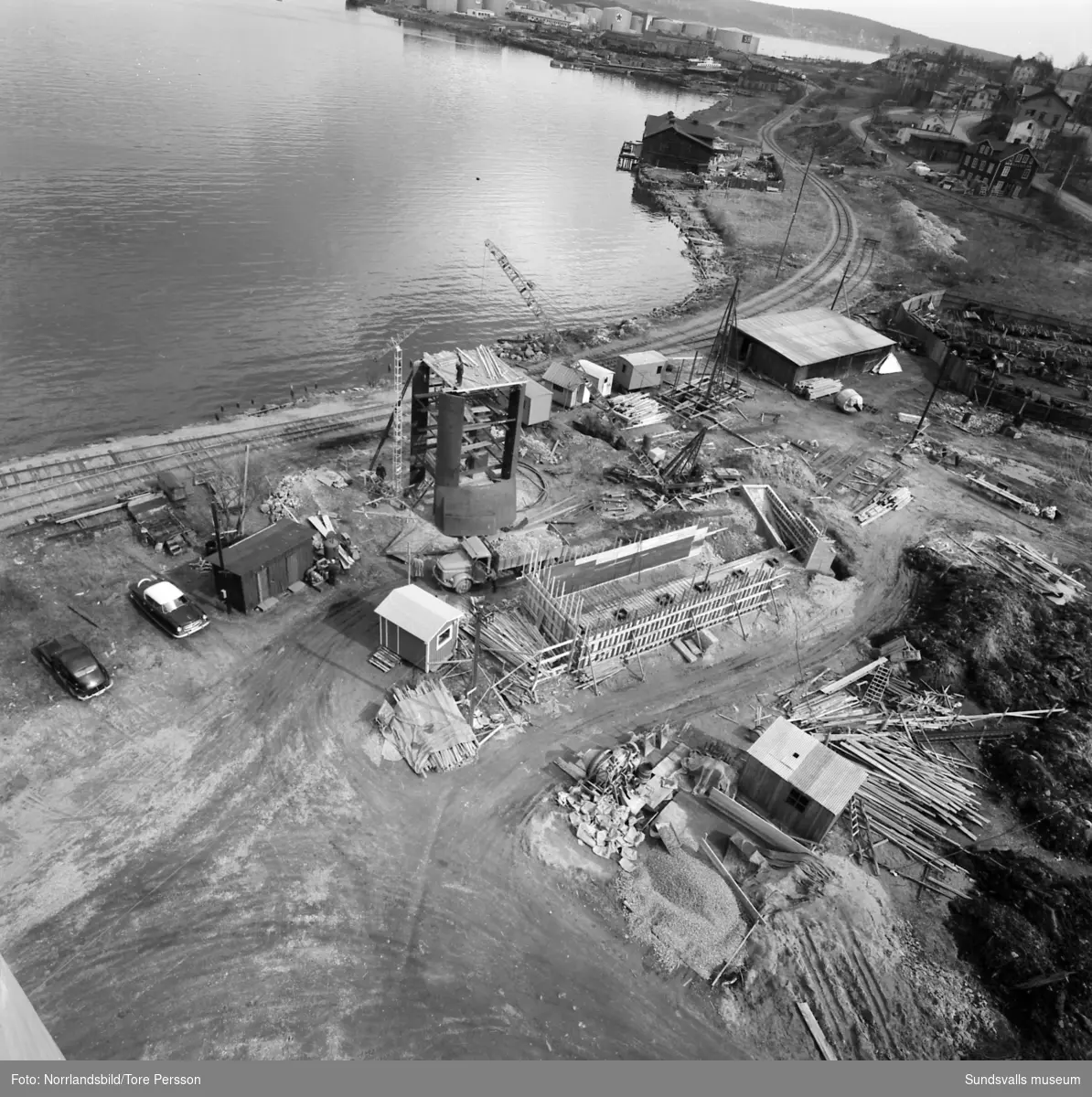 Åh-Grus Betongfabrik vid Landsvägsallén (Kolvägen). Bilder från byggtiden.