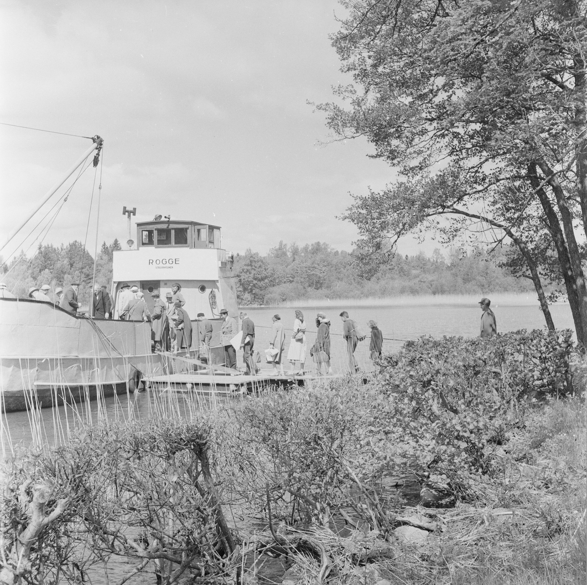 Båt vid brygga i Mälaren, Kungs-Husby socken, Uppland 1959