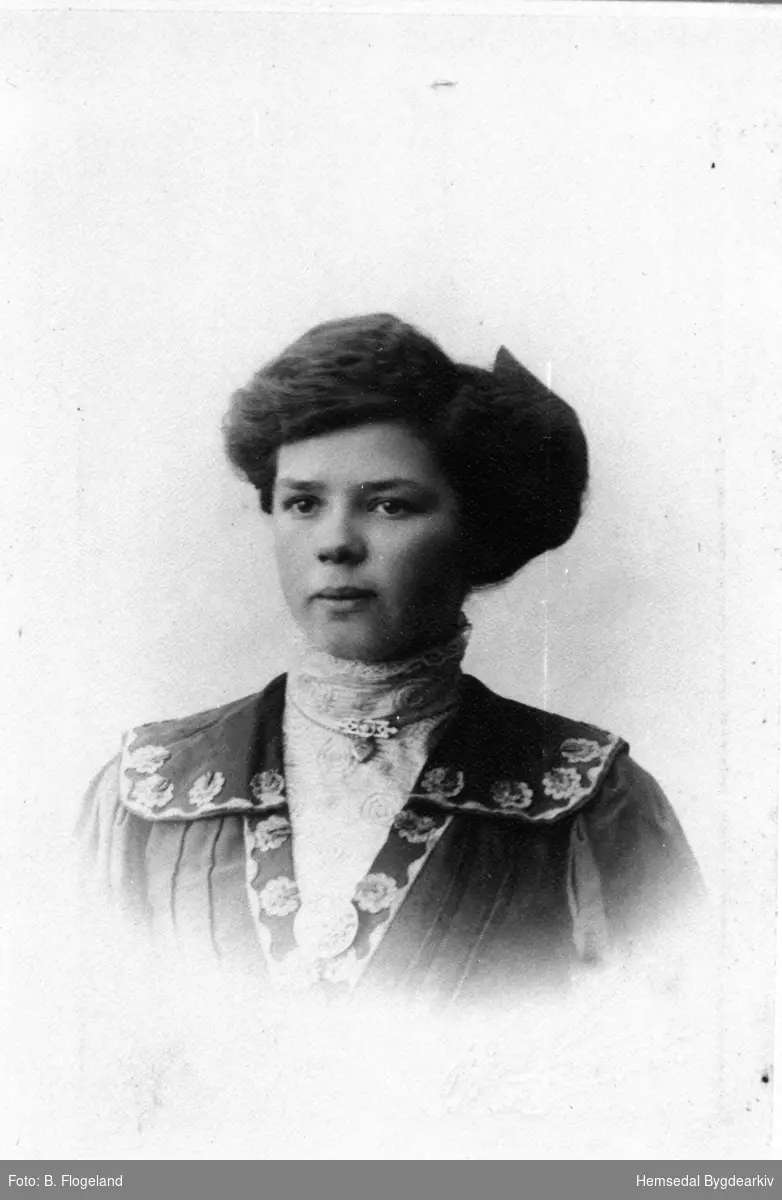 Anne Intelhus (1893-1975), gift Kirkebøen.