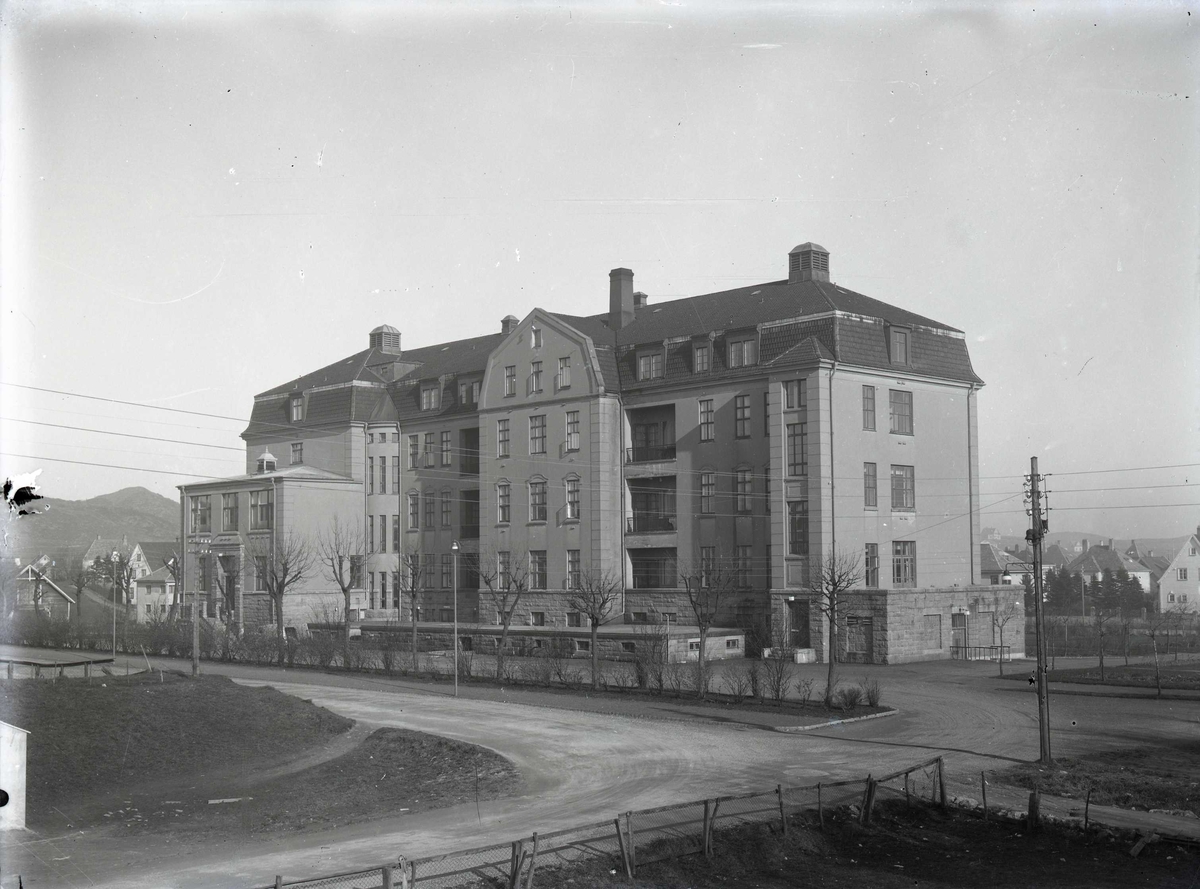 Haugesund Sykehus fotografert fra nordvest.
