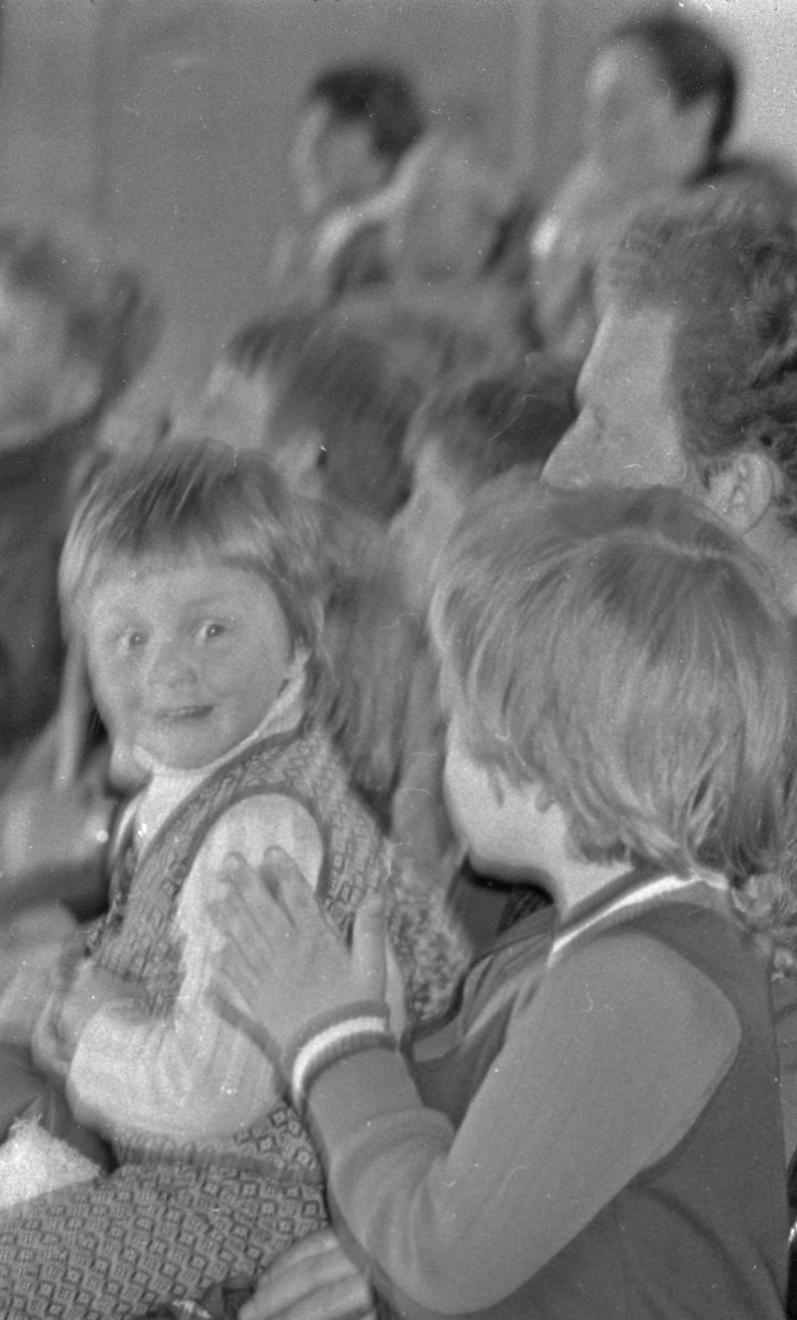 Barneteater i Aulaen.