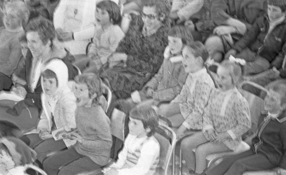 Barneteater i Aulaen.