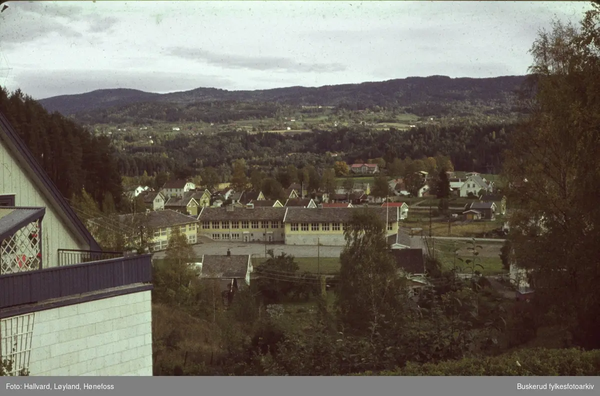 Ullerål skole sett fra Ullerål gamle skole
Hønengata