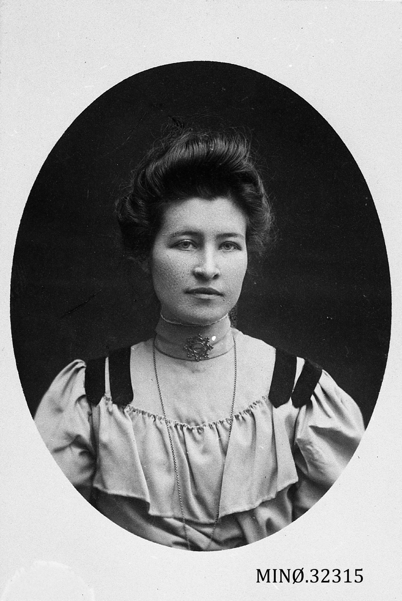 Arnesen, Jenny (1868 - 1958)