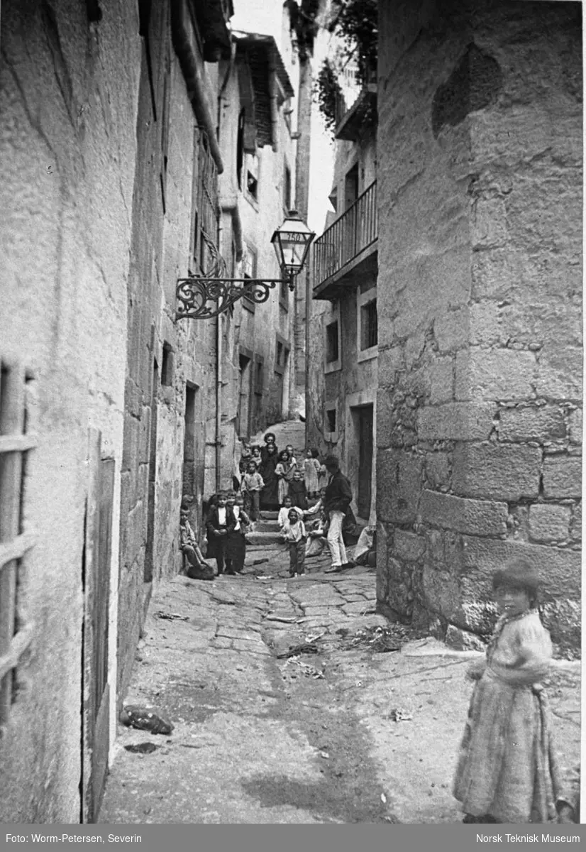 Mennesker i gate, trolig fra pesten i Porto