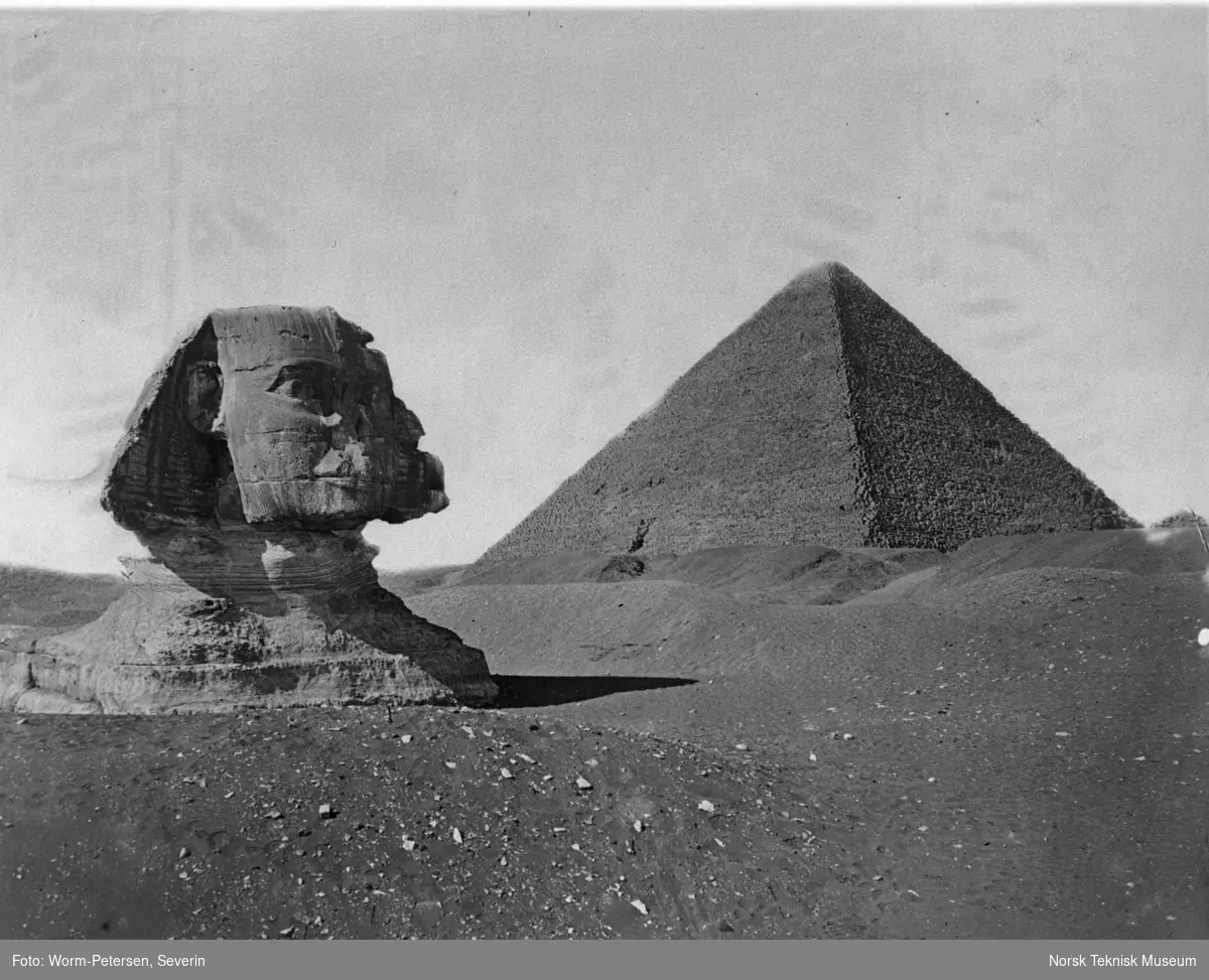 Pyramide og Sphinx