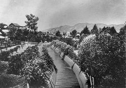 Vanningskanal. Riverside, California